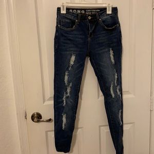 Curvy rip detail jeans.